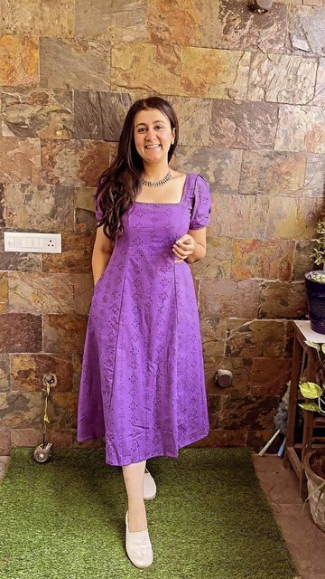 Kurti Design To Stitch, Short Frocks For Women Design, Chudidars Designs For Stitching, New Frocks Designs For Women, Short Sleeve Kurti Designs, Hakoba Dress Patterns For Women, Top Models For Stitching, Broad Neck Kurti Design, Daily Wear Frocks For Women