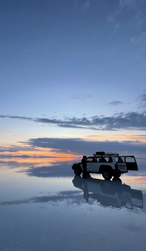 Sky Reflection On Water, Salar Bolivia, Aesthetic Sky Clouds, Sky Reflection, Uyuni Bolivia, Latin America Travel, Desert Safari Dubai, Bolivia Travel, Water Aesthetic