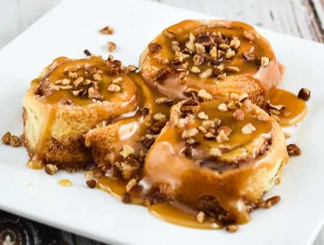 Caramel Pecan Cinnamon Crescent Rolls - Flavor Mosaic Cinnamon Crescents, Decadent Breakfast, Pecan Cinnamon, Cinnamon Crescent Rolls, Pecan Cinnamon Rolls, Pillsbury Crescent, Sweet Roll Recipe, Pecan Rolls, Crescent Roll Recipes