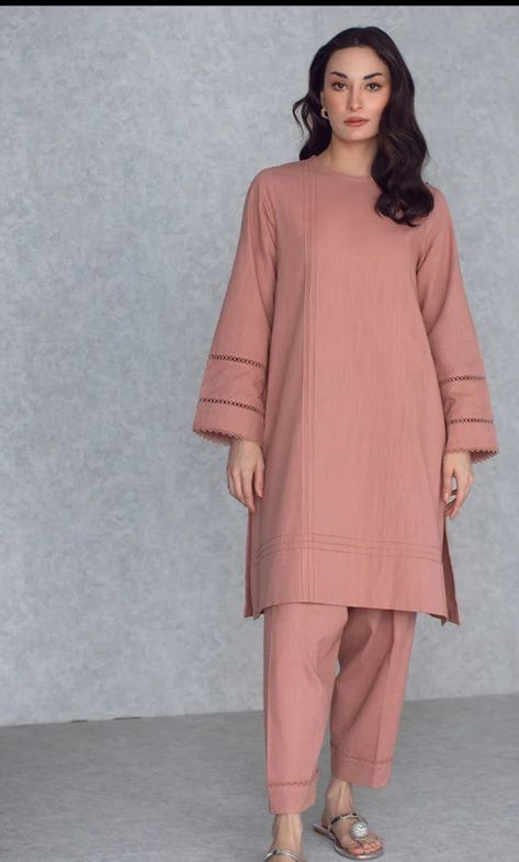 Winter Kurta Style For Women, Dress Design For Women Pakistani, Solid Suit Designs Pakistani, 2024 Pakistani Fashion, Shalwar Design 2024, Shirt Design For Women Pakistani, Plane Suit Designs, New Latest Kurti Design, Pakistani Dresses Casual Simple Stylish