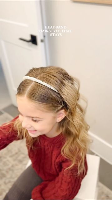 578K views · 11K likes | Aynsley Ovard Jorgensen on Instagram: "Does your daughter love headbands?! She’s OBSESSED!🥰 #hairhacks #holidayhair #christmashairstyle #christmas #christmashair #toddlerhair #toddlerhairstyles #hairinspo #viralhair #littlegirlhairstyles #hairideas #toddlerfashion #momanddaughter #hairaccessories" Toddler Headband Hairstyles, Curl Hair With Headband, Aynsley Ovard, Hazel Hair, Hairband Hairstyle, Belle Hairstyle, Toddler Hairstyles, Toddler Hairstyles Girl, Christmas Hairstyles