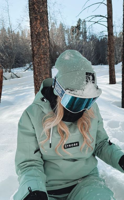 Snowboard Outfit Women, Cute Snowboarding Outfits, Women Snowboarding Outfits, Snowboarding Women Outfit, Cute Ski Outfits, Mode Au Ski, Snow Outfits For Women, Womens Ski Outfits, Ski Outfit For Women