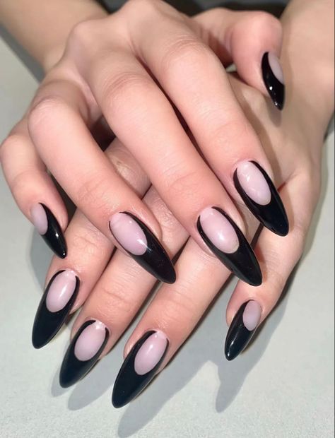 Almond Nails Alternative, Sammi Jefcoate Nails, Alternative Nails Designs, Black And Red Nails Ideas, Alternative Nails, Pretty Poison, Edgy Nails, Goth Nails, Grunge Nails