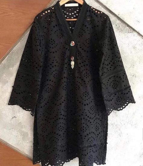 Chicken Shirts Design Pakistani, Chicken Kari Kurta Design, Black Chicken Kurti, Pakistani Makeup Looks, Chicken Dress, Modest Casual Outfits, Blouse Casual Fashion, Latest Dress Design, Latest Bridal Dresses