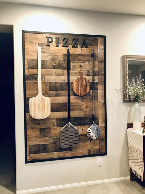 Pizza Shop Accent Wall, Pizza Place Decor, Pizza Board Wall Decor, Pizza Shop Decor, Modern Pizza Shop, Pizza Shop Decor Ideas, Pizza Peel Wall Decor, Pizzeria Decor, Pizzeria Interior