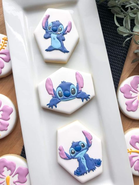 Stitch Cookies Royal Icing, Stitch Cookies Decorated, Stitch Cookies, Cookies Royal Icing, Royal Iced Cookies, Icing Design, Disney Cookies, Beautiful Cookies, Cookies Decorated