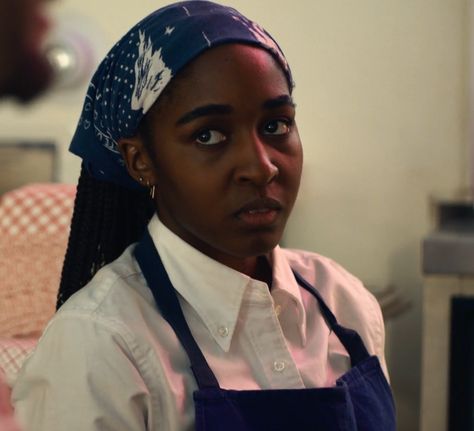 ayo edebiri as sydney adamu, s1 ep2 Ayo Edebiri The Bear, Sydney Adamu Outfits, Syd The Bear, The Bear Sydney, Sydney The Bear, Sydney Adamu, Ayo Edebiri, Platonic Relationship, Mbti Character