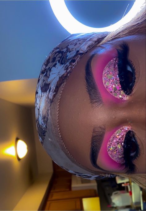 Freaknik Makeup, Pink Glitter Makeup, Birthday Makeup Looks, Face Beat Makeup, Glitter Makeup Looks, Extreme Makeup, Prom Eye Makeup, Birthday Makeup, Cute Eye Makeup