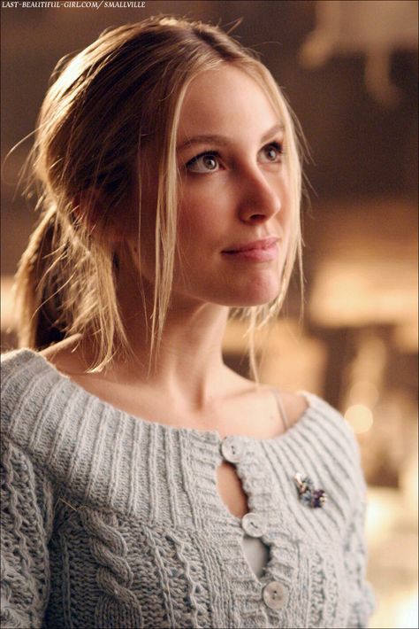 Sarah Carter - younger Chloe Sullivan, Hannah Simone, Sarah Carter, Canadian Actresses, Clark Kent, Smallville, Celebrities Female, Superman, Beauty Women