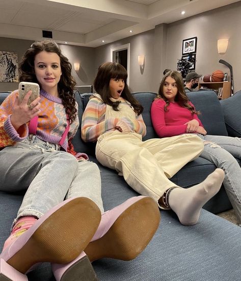 Sara Waisglass Rares, Ginny Toothbrush, Ginny And Georgia Cast, Maxine Baker, Brianne Howey, Ginny Georgia, Ginny And Georgia, Chelsea Clark, Bobby Brown Stranger Things