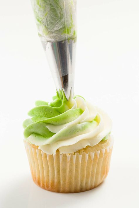 Condensed Milk Buttercream - Cupcake Project Condensed Milk Frosting, Condensed Milk Recipes Easy, Condensed Milk Buttercream, Key Lime Pie Cupcakes, Russian Buttercream, Milk Frosting, Key Lime Cupcakes, Key Lime Pie Bars, Beach Cupcakes