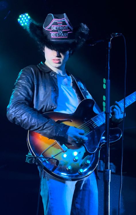 Elijah Hewson Cowboy Hat, Inhaler Band Cowboy Hat, Inhaler Cowboy Hat, Inhaler Concert, Eli Hewson, Rockstar Bf, Elijah Hewson, Concert Makeup, Face Study