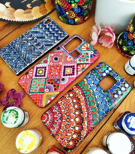 Dot Mandala On Phone Cover, Mandala Phone Case Design, Dot Mandala Phone Case, Mandala Art On Phone Cover, Mandala Book Cover Design, Mobile Cover Design Phone Cases, Phone Cover Design Ideas, Phone Back Cover Painting Ideas, Phone Cover Decoration Ideas