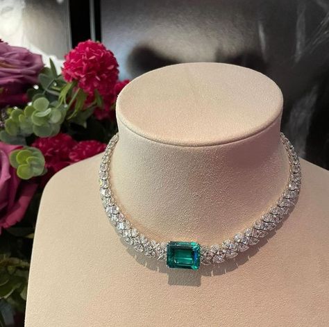 Chopard Jewelry Necklace, Chopard High Jewelry, Love Cinema, Emerald Diamond Necklace, Princesa Sophia, Chopard Jewelry, Bridal Diamond Necklace, High Jewelry Ring, Expensive Jewelry Luxury