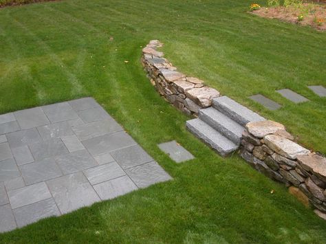 Small Rock Wall, Path Landscaping, Yard Stones, Backyard Retaining Walls, Farmhouse Backyard, Wall Building, Natural Path, Terraced Backyard, Garden Retaining Wall