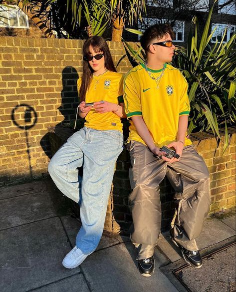 Matching Jerseys Couples, Couples Outfits Classy, Soccer Girls Outfits, Brazil Jersey, Bloke Core, Outfit Couple, Football Jersey Outfit, Couple Outfit Ideas, Couple Matching Outfits