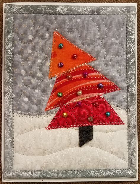 Christmas Fabric Postcard, Fabric Christmas Cards Free Pattern, Holiday Quilting Projects, Quilted Christmas Cards Handmade, Christmas Fabric Cards, Slow Stitching Christmas Ideas, Quilted Postcards Ideas, Sewn Christmas Cards, Fabric Postcards Ideas