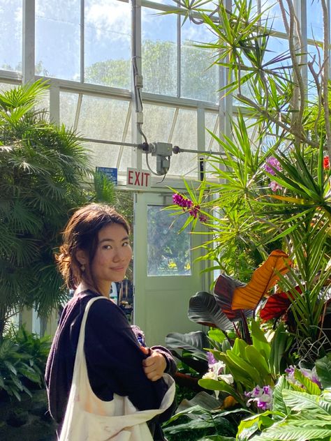 Greenhouse Instagram Pictures, Plant Store Photoshoot, Botanic Garden Aesthetic, Plant Girl Aesthetic, Plant Instagram, Botanical Garden Photo Shoot, Plant Aesthetic, Garden Pictures, Garden Photos