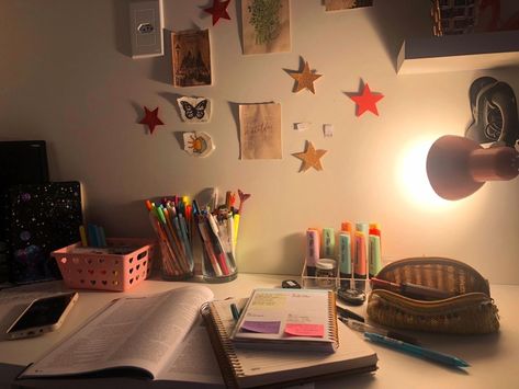 Study Corner Aesthetic, Room Organization Bedroom, Colorful Room Decor, Creative School Project Ideas, Diner Decor, Study Desk Decor, Study Corner, India Home Decor, Diy Room Decor For Teens