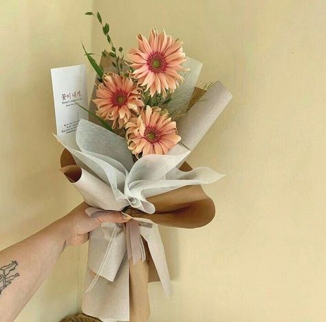 Flowers Feed, Gerbera Bouquet, Love Bouquet, Ribbon Flowers Bouquet, Carnation Bouquet, Flower Boquet, Diy Bouquet Wrap, Fresh Flower Bouquets, Flower Business