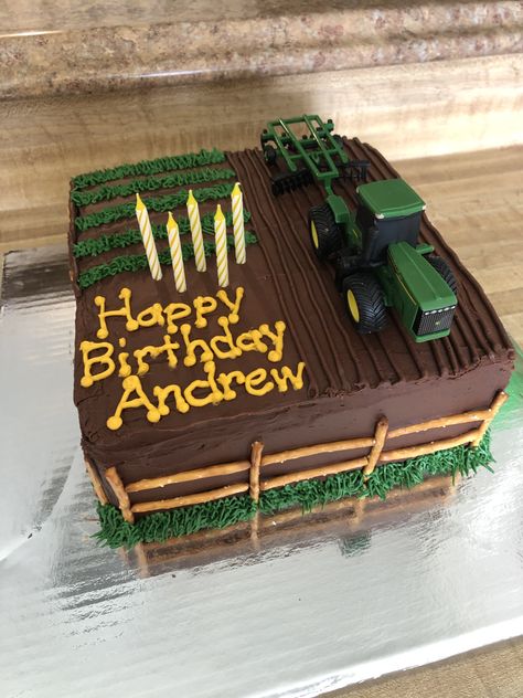 Animal Farm Cake Ideas, Easy Farm Cake Ideas, Diy Tractor Cake, 2 Year Boy Birthday Cake, Farmer Theme Cake, Tractor Birthday Party Cake, Farm Cakes For Boys, Tractor Cake Ideas, Easy Tractor Cake