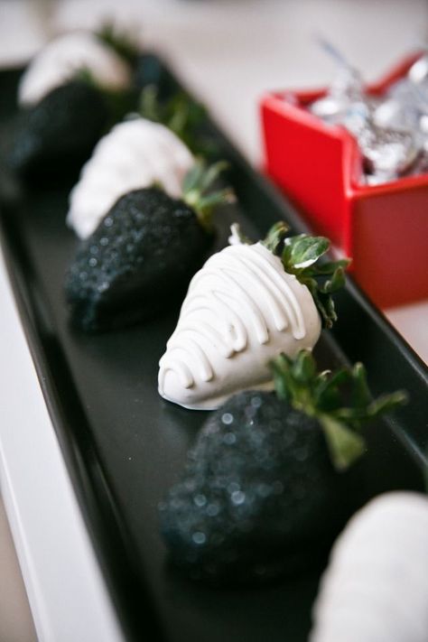 Black Bridal Shower Theme, All Black Baby Shower Theme, Goth Party Decorations, Gothic Bridal Shower Ideas, Black And White Dessert Table, Black And White Decorations, Black And White Party Decorations, White Chocolate Covered Strawberries, Halloween Bridal Showers