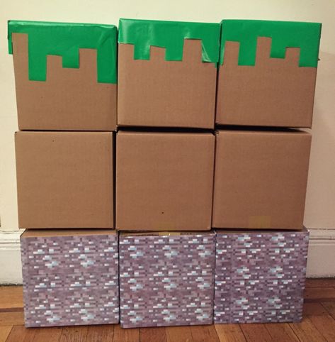 Easy DIY: Minecraft Blocks – Celebrate the Big & Small Game Themed Party, Diy Minecraft Decorations, Minecraft Box, Diy Minecraft Birthday Party, Diy Video Game, Minecraft Party Decorations, Minecraft Costumes, Poster Boards, Minecraft Blocks