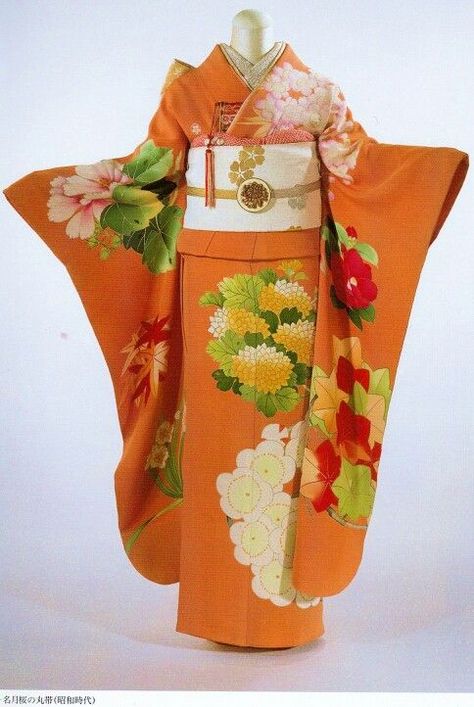 Kimono Styles, Furisode Kimono, Japanese Traditional Clothing, Cute Kimonos, Japanese Costume, Modern Kimono, Kimono Japan, Traditional Japanese Kimono, Yukata Kimono