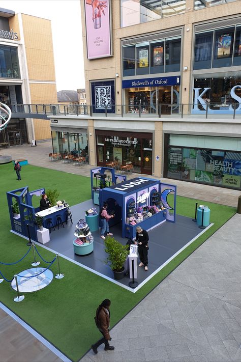 View from the balcony  of Lush's Sleepy pop-up at Oxford's Westgate shopping centre. Outdoor Popup Store, Rhode Pop Up Store, Pop Up Store Design Ideas, Pop Up Retail, Pop Up Booth, Pop Up Events, Lush Store, Newspaper Design Layout, Event Booth Design