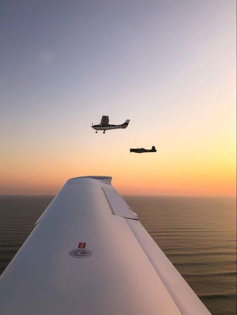 Flying Planes Aesthetic, Vintage Plane Aesthetic, Pilot Dream, Aviation Aesthetic, Pilot Aesthetic, Plane Sunset, Pilot Life, Pilot Career, Small Plane