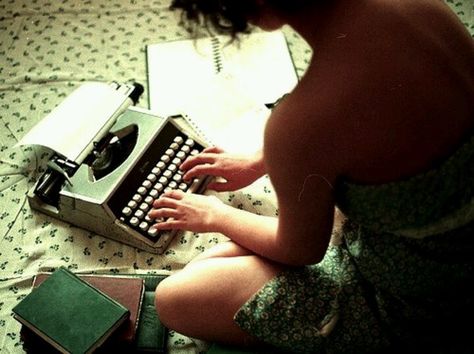 Old Typewriter, A Writer's Life, I Am A Writer, Writers Write, Famous Authors, Writing Resources, Writing Life, Writers Block, Writing Quotes