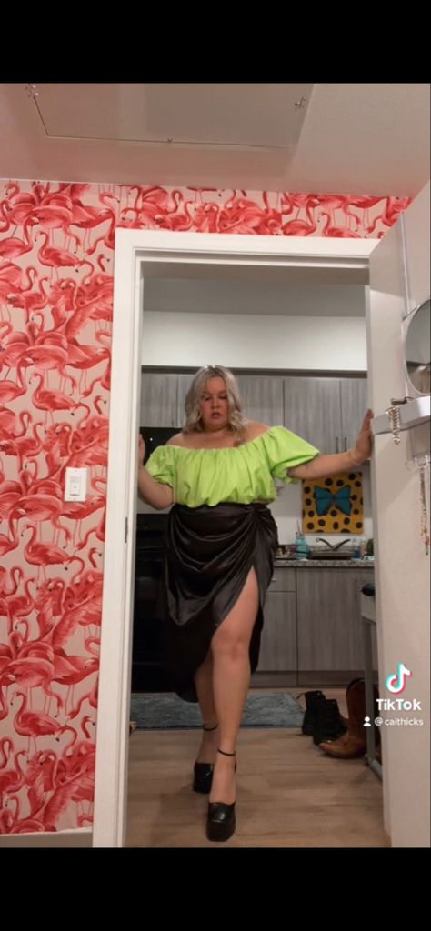 Plus Size Neon Outfit, Plus Size Going Out Outfits, Outfit Plus Size, Going Out Outfit, Neon Outfits, Going Out Outfits, Neon Green, Party Outfit, Plus Size Fashion