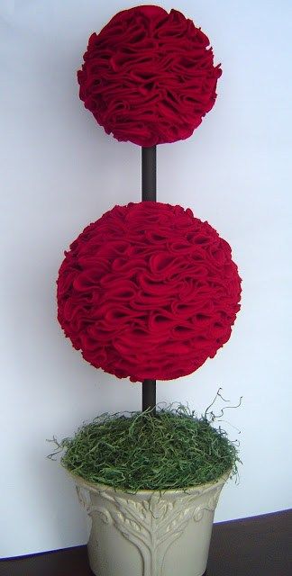 Topiary Diy, Diy Valentine's Day Decorations, Valentine Craft, Valentines Decor, Diy Valentines Decorations, Cabin House, Valentine Decor, Valentine Chocolate, Diy Valentines Crafts