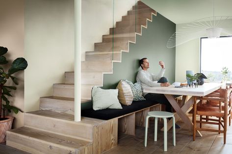 Room Under Stairs, Double Staircase, House Fence Design, Small Apartment Interior, Home Stairs Design, Indoor Design, Kitchen Family Rooms, House Stairs, Under Stairs