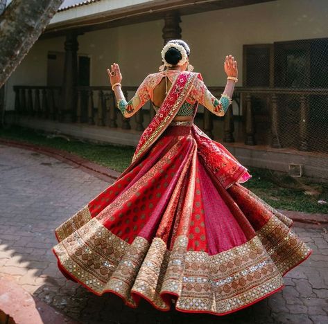 Unique Red Bridal Lehenga, Bridal Outfits Wedding Indian Unique, Red Lehngas, Fancy Lehengas, Annus Creation, South Indian Bridal Hairstyles, Amrita Rao, Heavy Lehenga, Indian Bridesmaid Dresses