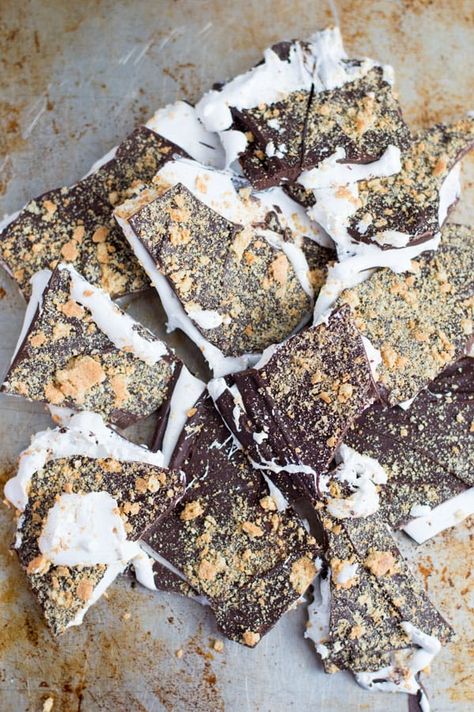 Smores Bark, Graham Cracker Smores, Smore Recipes, Bark Recipe, Chocolate Dessert Recipes, S'mores, Chocolate Bark, Milk Chocolate Chips, Best Chocolate