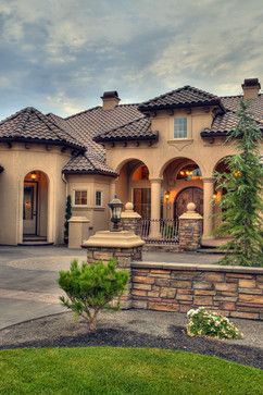 . Mediterranean Exterior Design, Tuscan Interior, Tuscan Home, Mediterranean Exterior, Mediterranean Mansion, Dwelling Place, Nice House, Mediterranean Style Homes, Tuscan Design