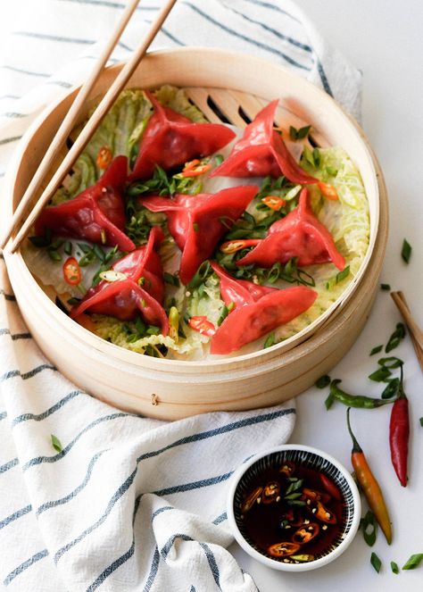 Spicy Fish Dumplings Fish Dumplings, Steak Dinner Sides, Pork Bun, Trim Healthy Recipes, Summer Food Party, Frozen Dessert Recipe, Pork Buns, Summer Grilling Recipes, Fine Dining Recipes