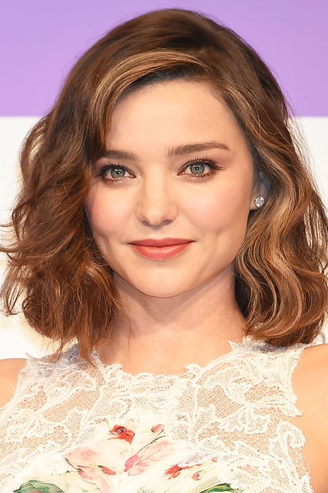 25 Best Hairstyles For Round Faces in 2019 - Easy Haircut Ideas for Round Face Shape Hair For Round Face Shape, Hairstyles Reference, Short Hair Cuts For Round Faces, Hairstyles Girl, Easy Hair Cuts, Face Shape Hairstyles, Hair Color Light Brown, Round Face Shape, Heart Face