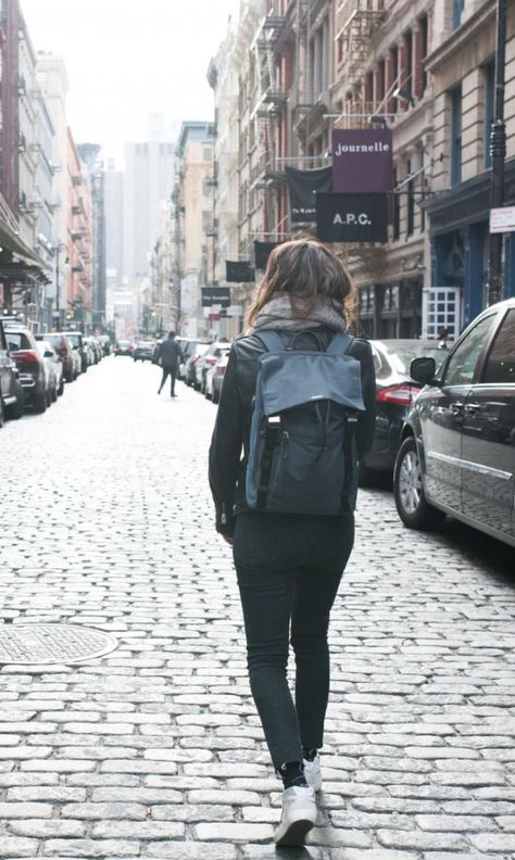 Need some inspo on what kind of tech, essentials & beauty products are worth adding to your bag? Here's what's in my bag (my trusty Tumi backpack). | #TheMomEditStyle #FashionBlog #WhatsInMyBag #Essentials #TechEssentials #BeautyEssentials #Tumi #TumiBackpack #EverydayBag Tumi Backpack, Tech Essentials, What's In My Bag, Grandma Fashion, Everyday Backpack, In My Bag, Reading Gifts, Vintage Trousers, What In My Bag