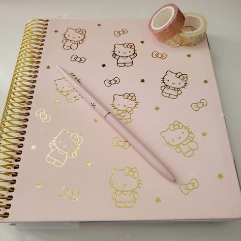 Back To School Hello Kitty, Hello Kitty School Supplies Notebooks, Cute Sanrio Stationary, Decorating School Supplies, Hello Kitty Back To School, Hello Kitty Studying, Sanrio School Supplies, Hello Kitty Planner, Stationary Journaling