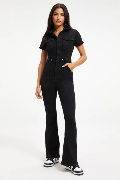 Black Body Suit Outfit Jeans Fall, Black Jeans Jumpsuit Outfit, Black Jean Jumpsuit Outfit, Black Jeans Jumpsuit, Black Denim Jumpsuit Outfit, Black Body Suit Outfit Jeans, Good American Jumpsuit, Denim Jumpsuit Black, Jean Jumpsuit Outfit