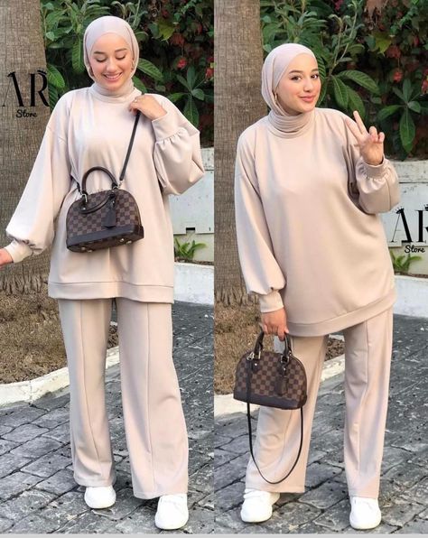 Winter Hijab, Airplane Outfits, Mode Abaya, Muslimah Fashion Outfits, Muslimah Fashion, Hijab Outfit, Travel Outfit, Hijab Fashion, Winter Fashion