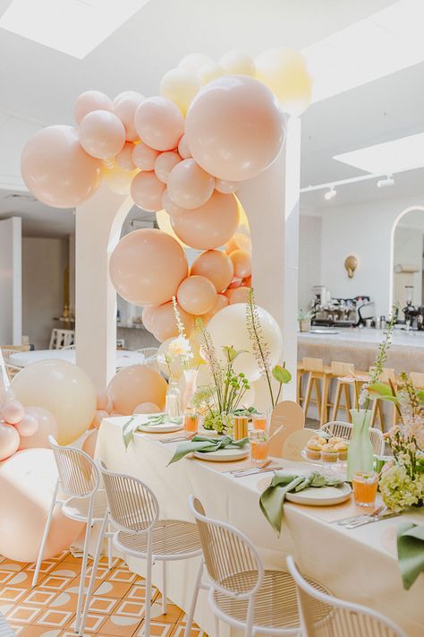 Food Tables, Deco Ballon, Bridal Shower Inspo, Spring Bridal Shower, Bride Shower, Bridal Shower Inspiration, Pastel Balloons, Shower Inspiration, Bridal Shower Brunch