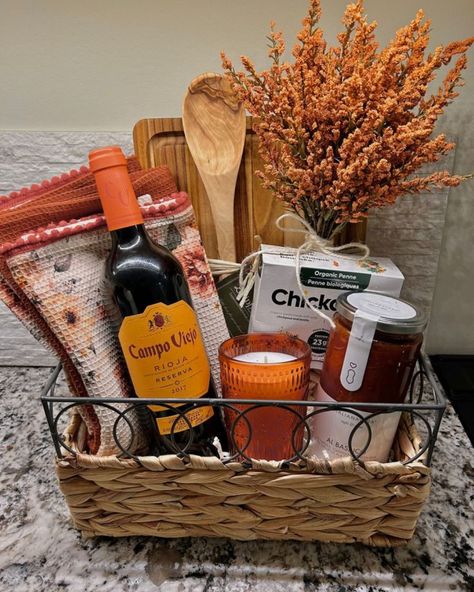 Housewarming gift basket with wine, pasta, sauce, candle, kitchen towels, and wooden spoon in a decorative basket Wine And Pasta Gift Basket Ideas, Pasta Night Gift Basket, Pasta Making Gift Basket, Date Night Hamper, Pasta Themed Gift Basket, Kitchen Basket Gift Ideas, Date Night In Basket, Charcuterie Basket Ideas, Italian Basket Gift Ideas