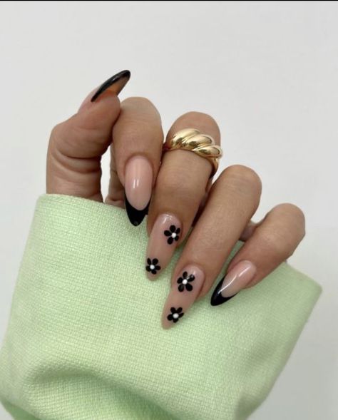 Black Gel Nails, Trendy Nail Polish, Classy Acrylic Nails, Dots Nails, Trendy Nail Design, Nails Fall, Neutral Nails, Funky Nails, Pretty Acrylic Nails