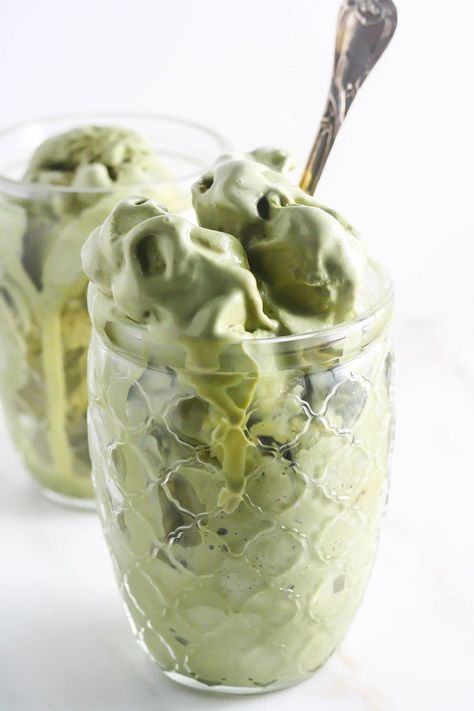 Matcha Coconut Ice Cream from Lauren Kelly Nutrition #vegan #glutenfree #dairyfree Matcha Coconut, Lauren Kelly, Matcha Ice Cream, Green Teas, Coconut Ice, Dairy Free Ice Cream, Matcha Recipe, Coconut Ice Cream, Desserts Vegan