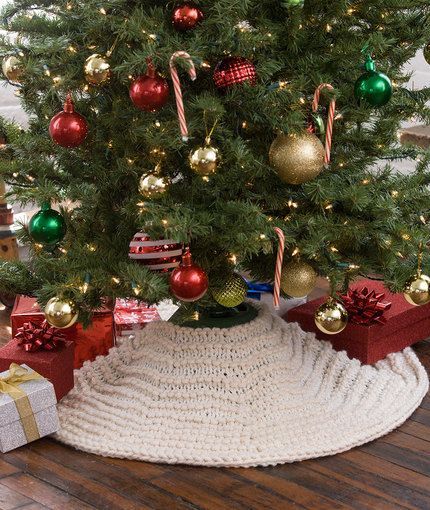 12 Free Christmas Tree Skirt Crochet Patterns - Crafting Happiness Crochet Christmas Tree Skirt, Christmas Tree Skirt Crochet Pattern, Crochet Tree Skirt, Skirt Pattern Easy, Knit Skirt Pattern, Christmas Tree Skirts Patterns, Christmas Knitting Patterns Free, Diy Tricot, Crochet Christmas Tree