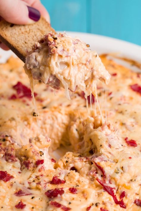 Reuben Dip Reuben Dip Crockpot, Crockpot Reuben Dip, Dip Crockpot, Reuben Recipe, Reuben Dip, Crock Pot Dips, Delicious Dips Recipes, Fermented Cabbage, Sauerkraut Recipes