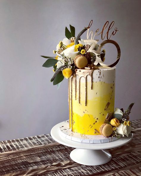 Yellow 40th Birthday Cake, Ombre Cake Yellow, Bright Floral Cake, Yellow And Gold Cake, Yellow Cake Decoration, Yellow Drip Cake, Yellow Cake Ideas, Yellow Floral Cake, Yellow Cake Design